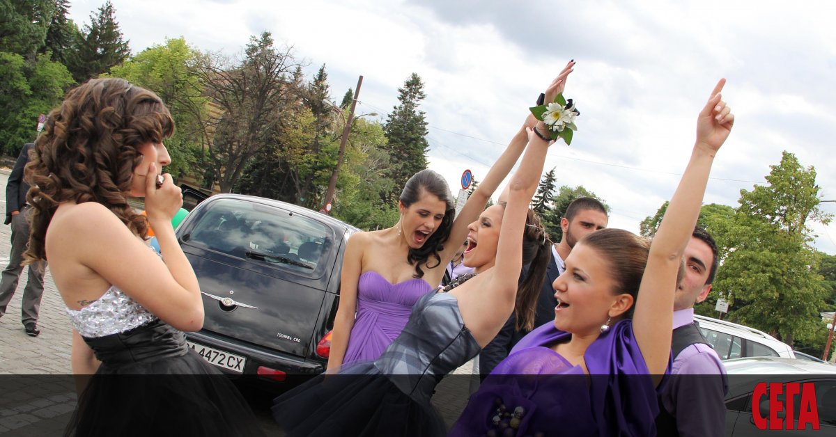 Премиерът Бойко Борисов разреши на абитуриентите да бъдат изпратени от