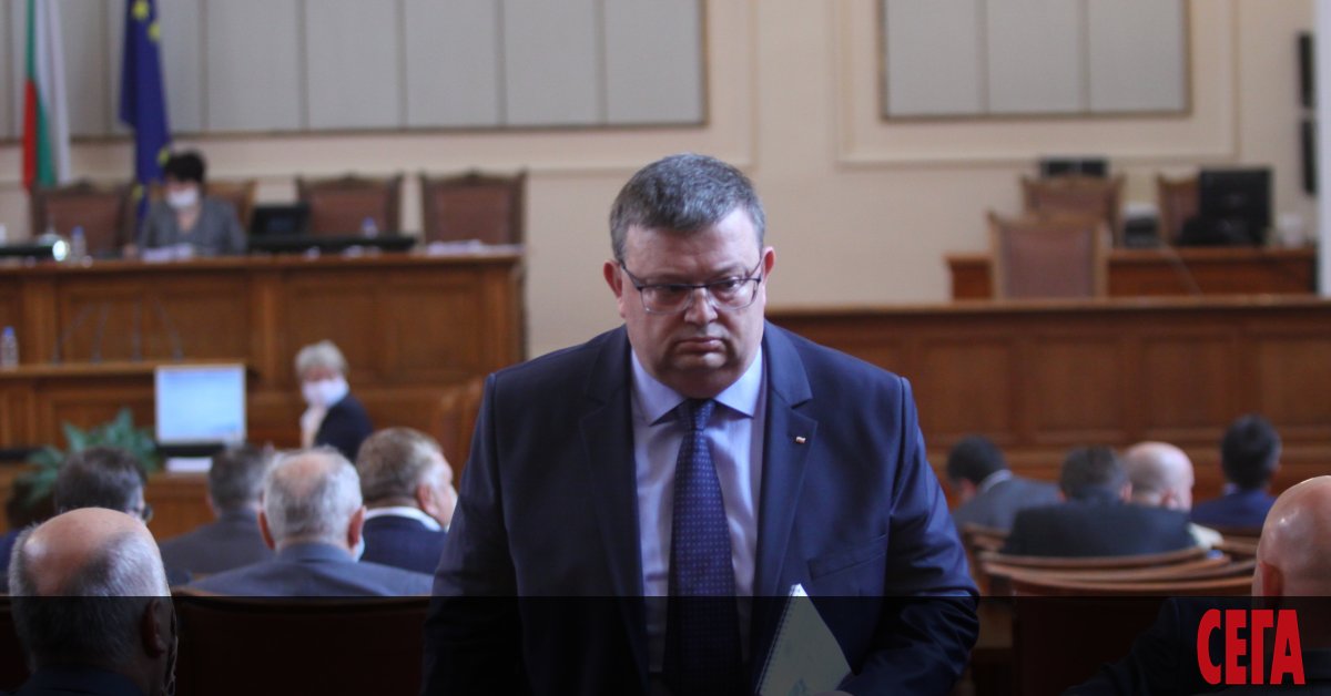 Ножицата на бонусите в антикорупционната комисия е много голяма. Това