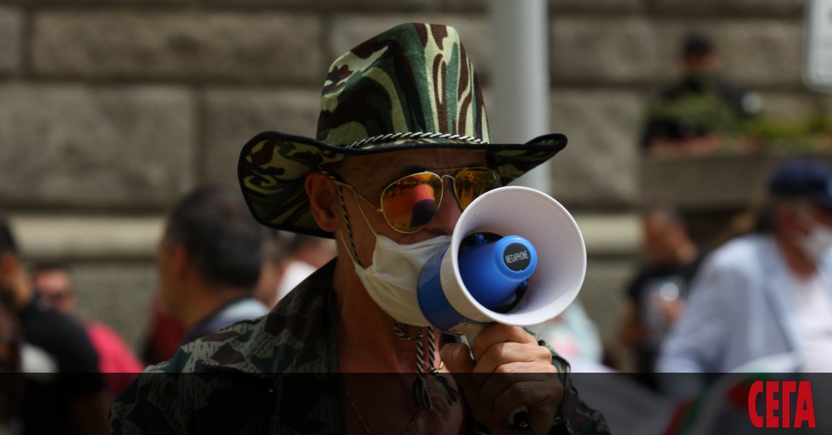 Протестът на партия Възраждане продължава и днес. Стотици недоволни от