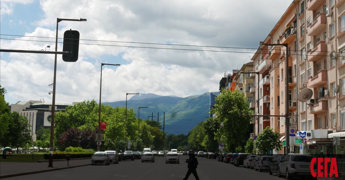 Велоалеята по тротоара на бул. Витоша покрай парка на НДК,