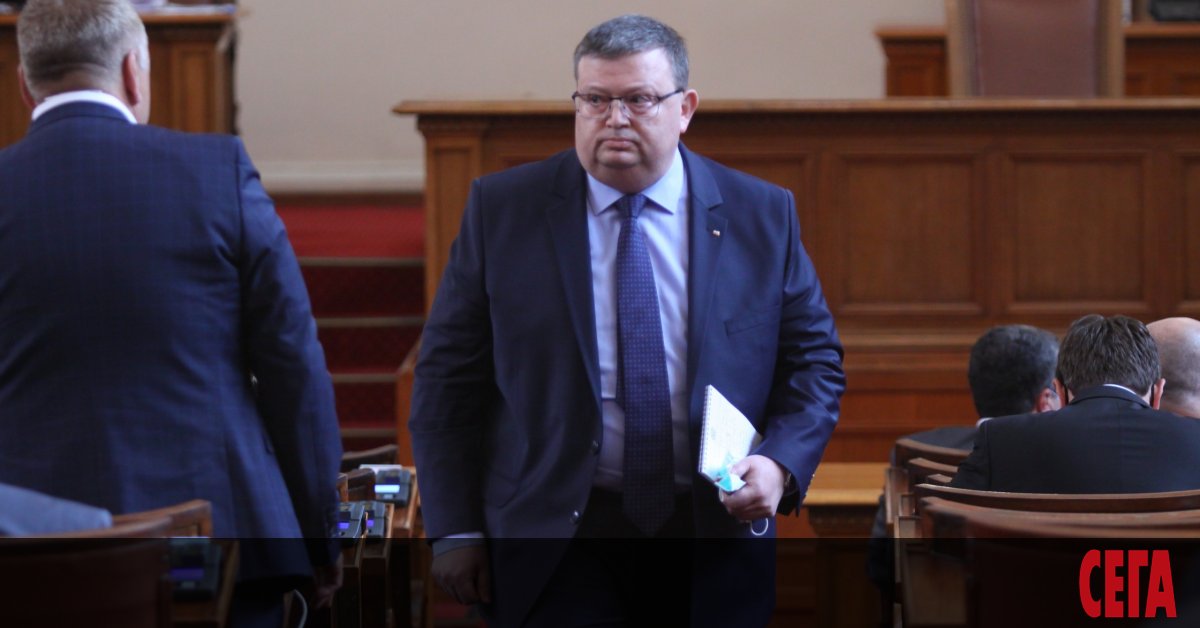 Шефът на Антикорупционната комисия Сотир Цацаров е с отнет достъп до