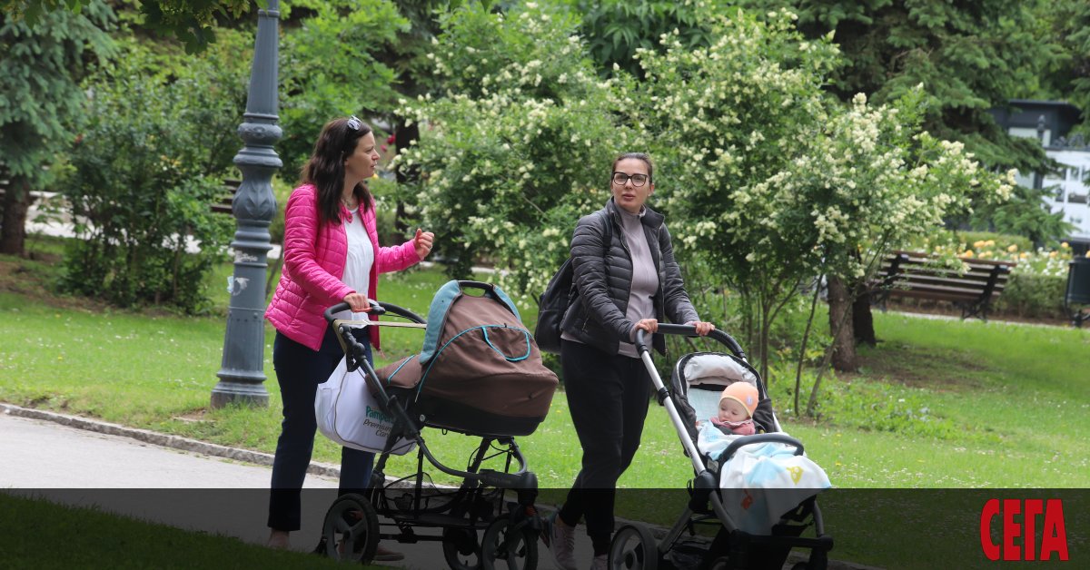 От догодина бедните семейства ще получават и детски добавки, и