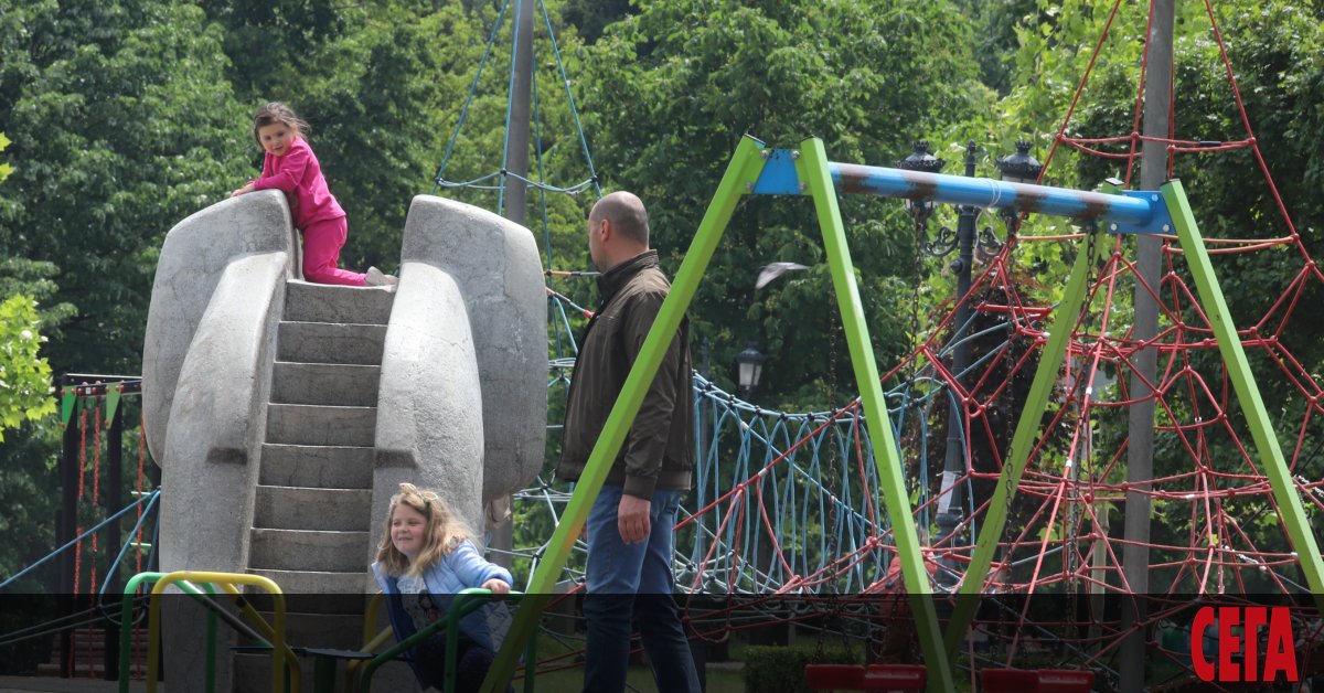 Родителите, които искат през фирмата да ползват данъчно облекчение за