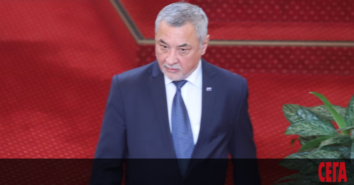 В събота и неделя плажовете по Южното Черноморие бяха пълни.