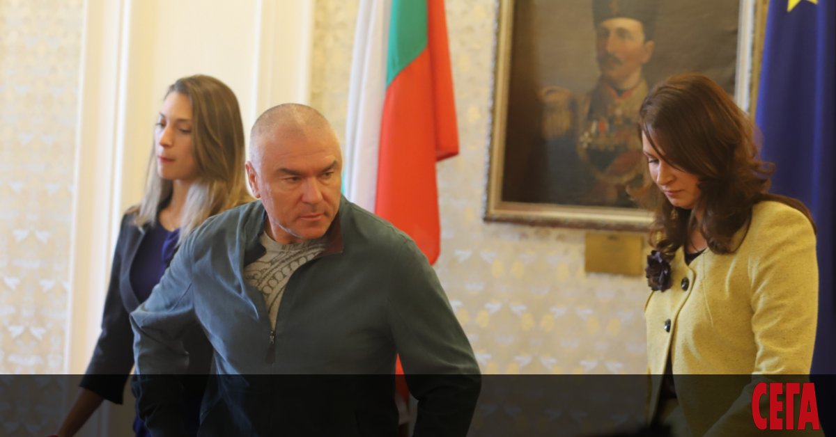 Противоречивите изявления на Веселин Марешки за свикване на ВНС и гласуването