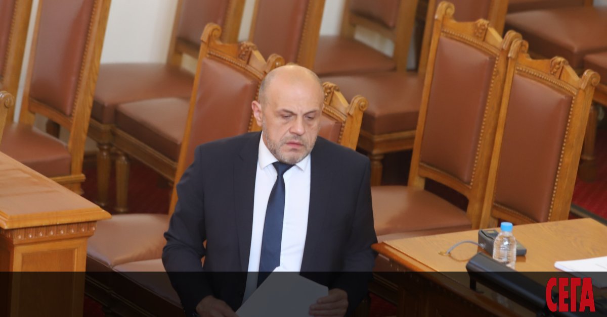 В ГЕРБ обсъждат три варианта за излизане от кризата след