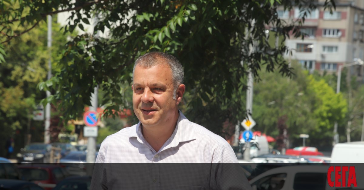 По предложение на генералния директор на БНТ Емил Кошлуков Съветът