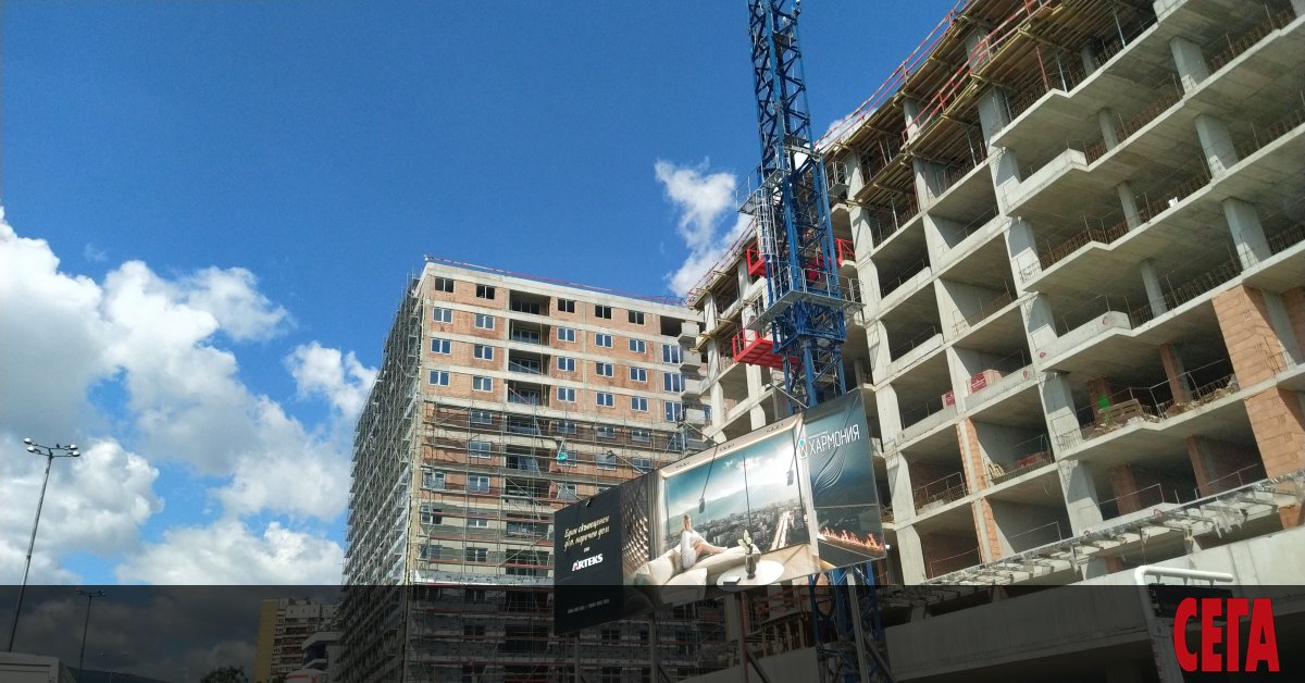 Безумното изискване всяка сграда в България да се сдобие с