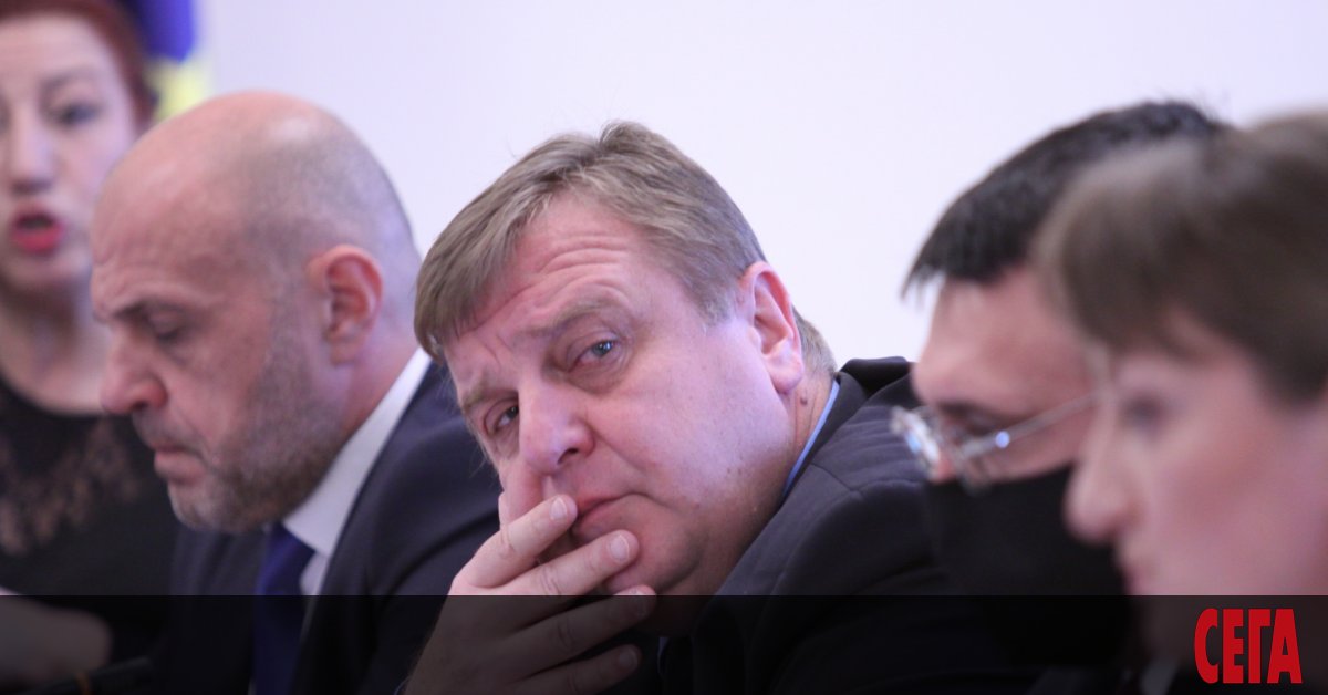 Към днешна дата правителството няма намерение да подава оставка.
Това обяви