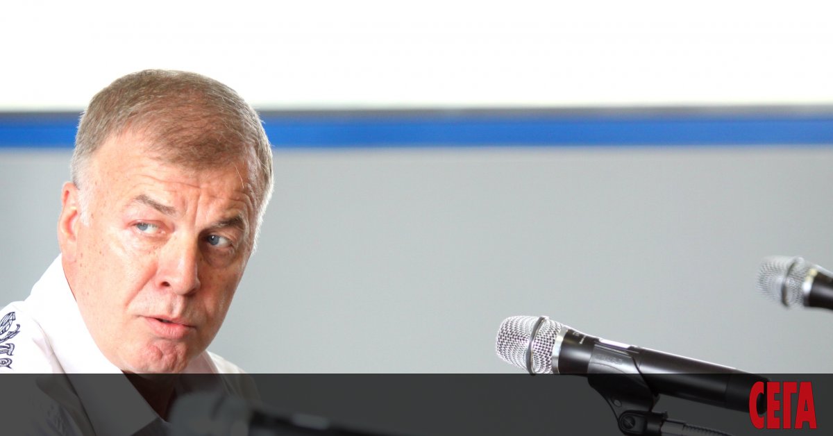 Собственикът на мажоритарният дял акции на Левски Наско Сираков обяви,