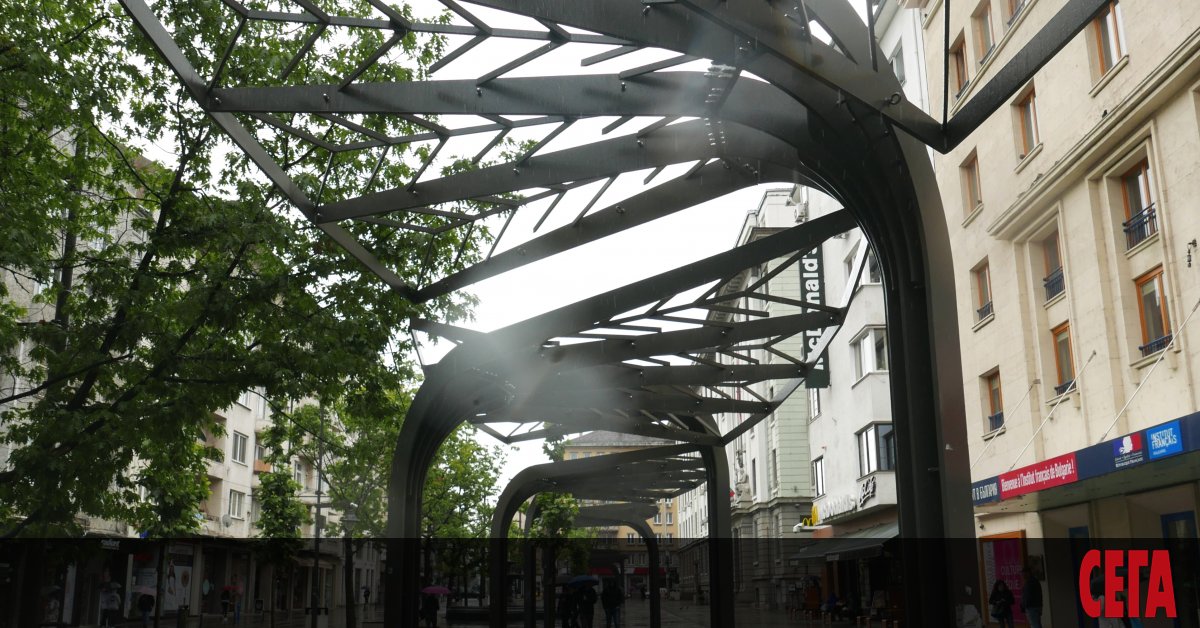 След почти едночасови дебати  и с гласовете на управляващите в