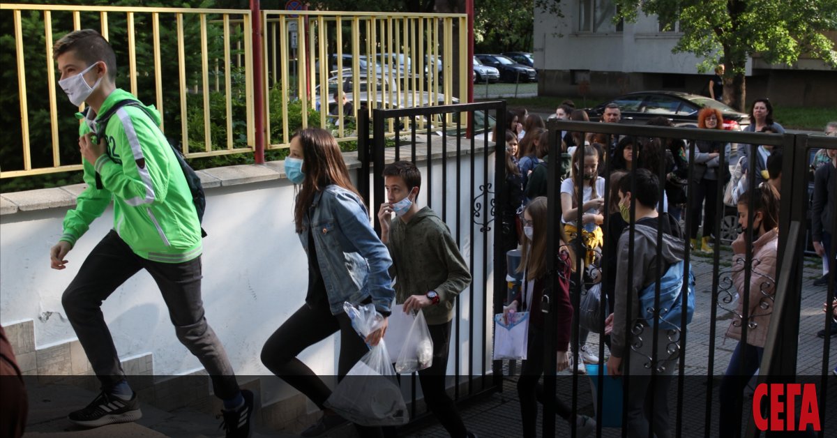 Неяснотите около старта на учебната 2020/21 г. - кой клас