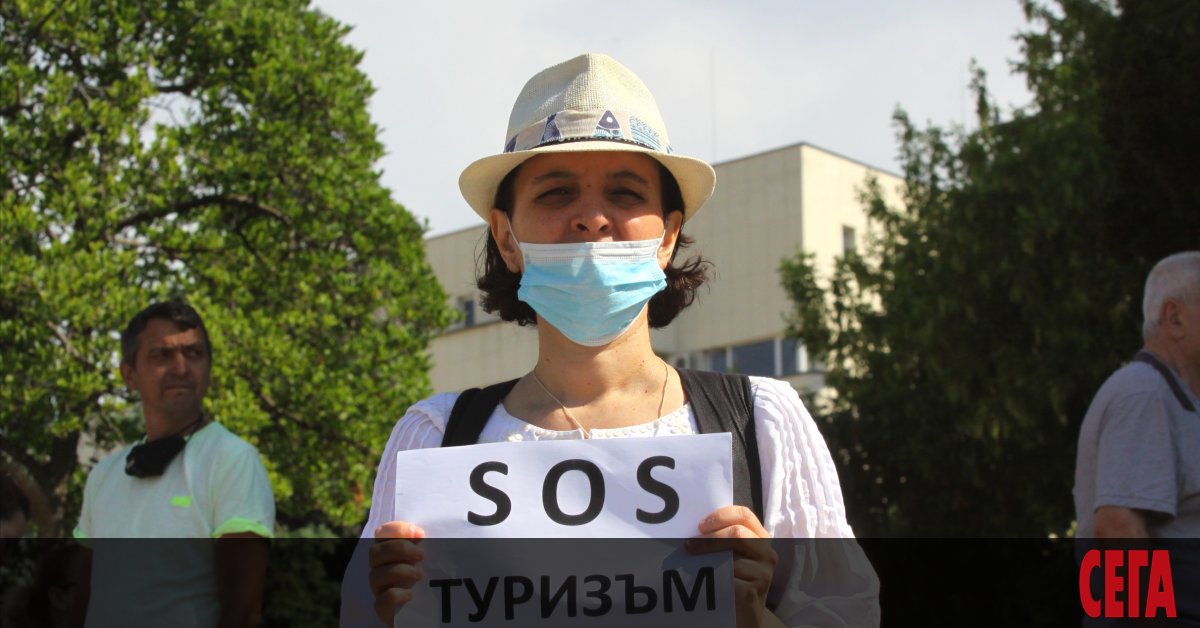 Туроператори и туристически агенти ще излязат на протест пред Министерския