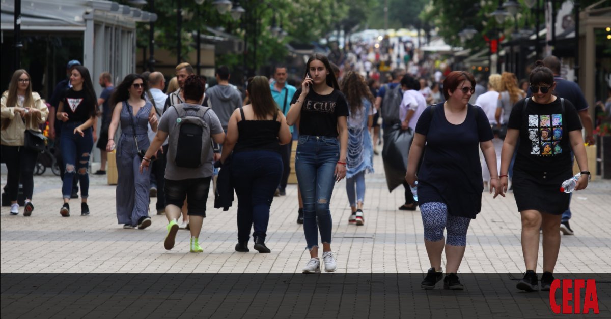 Минималната работна заплата ще остане 710 лева до 2025 г., става