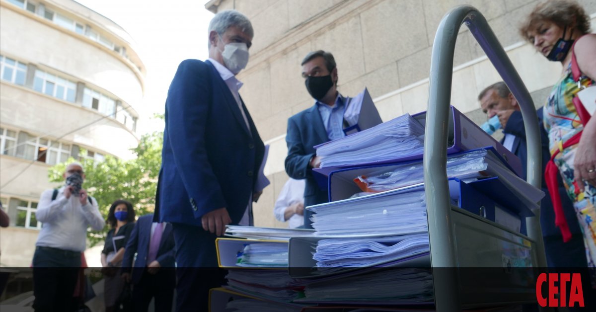 КТ Подкрепа и КНСБ внесоха 101 000 подписи в социалното