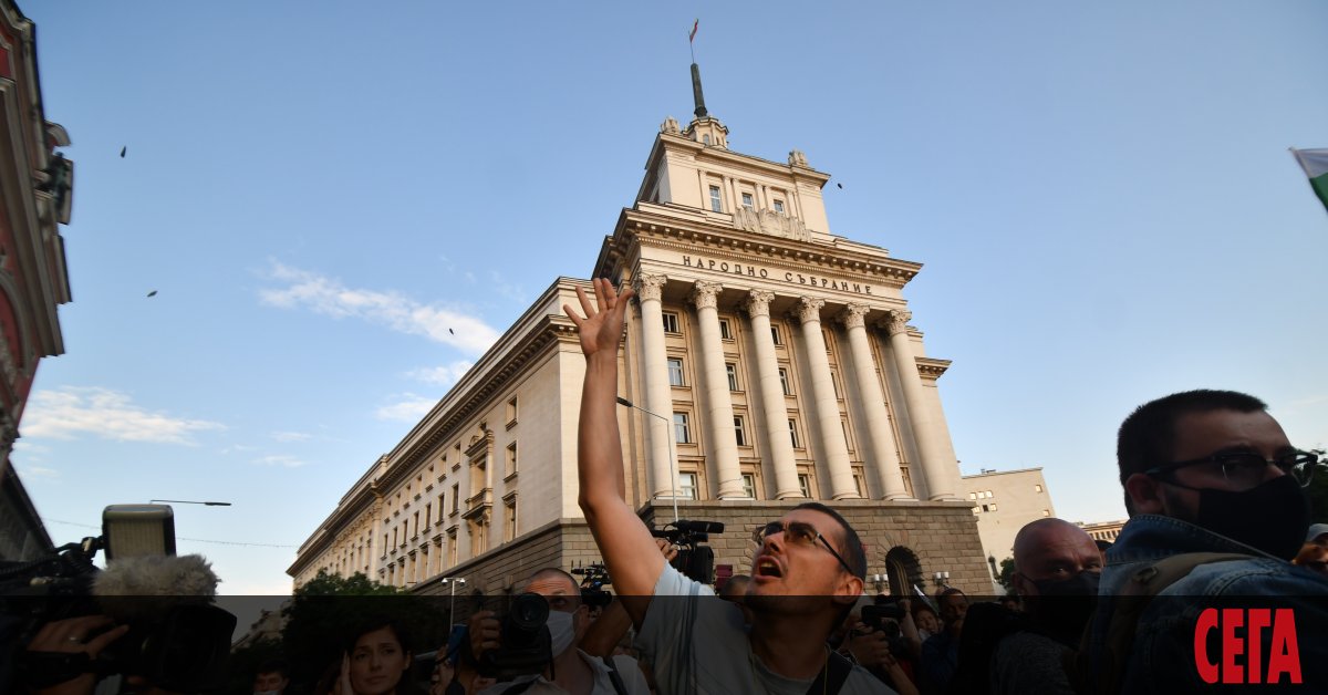 Протестите срещу правителството на ГЕРБ и главния прокурор Иан Гешев