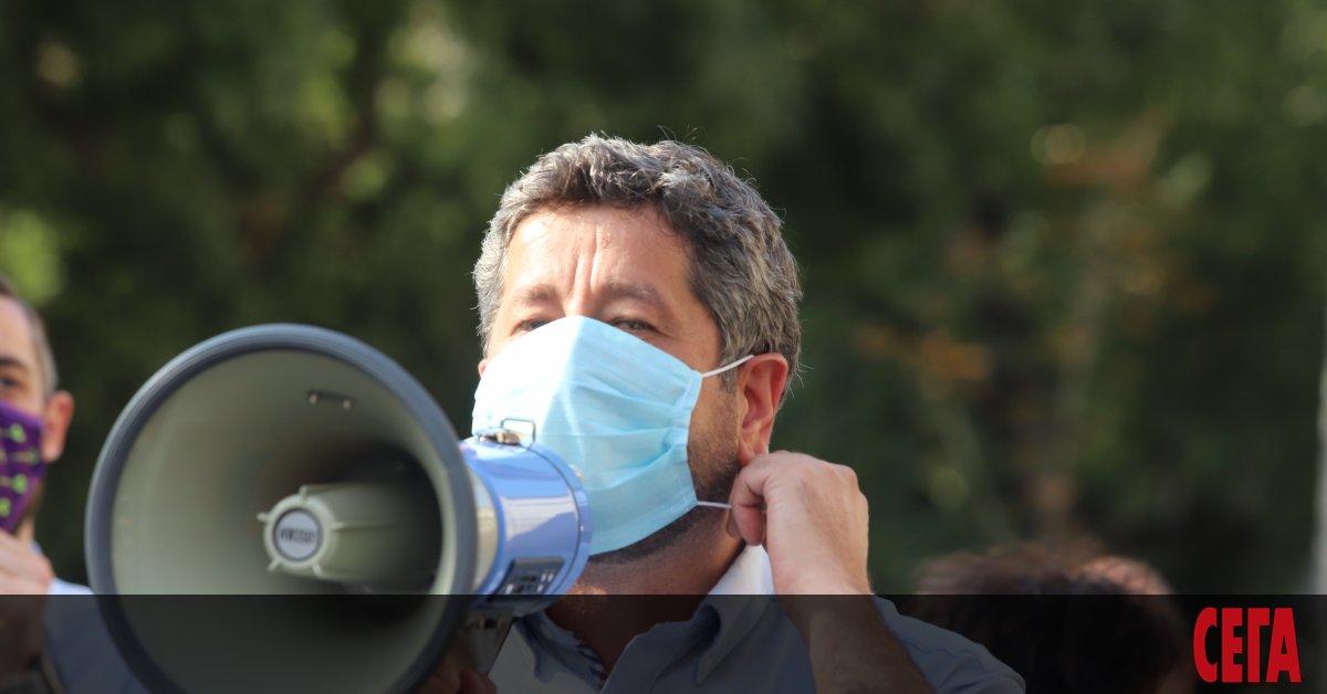 Ден след като Конституционният съд се произнесе, че всеки прокурор