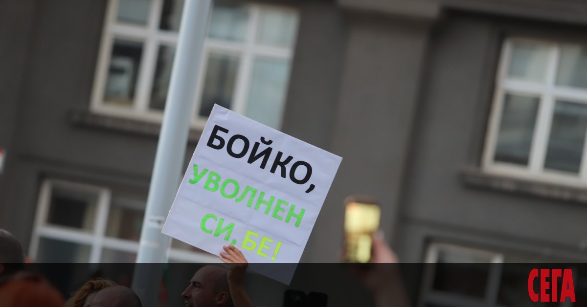 Протестиращи се събират за шести пореден ден в центъра на