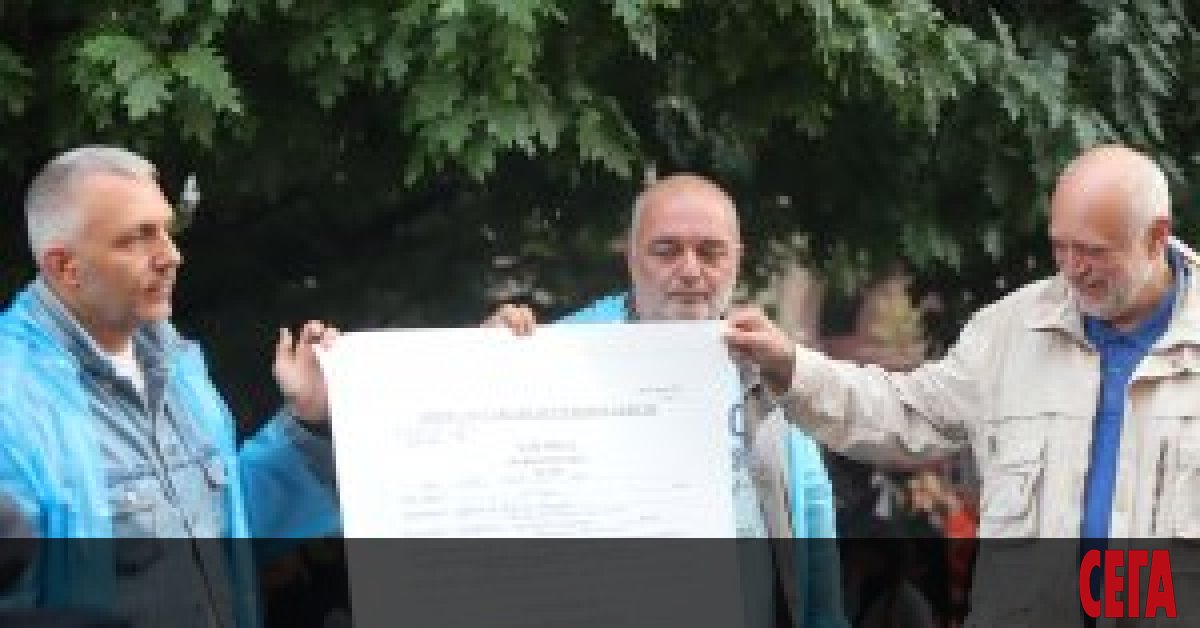 Всяка вечер хиляди тийнейджъри, родени и израснали в посттоталитарните години