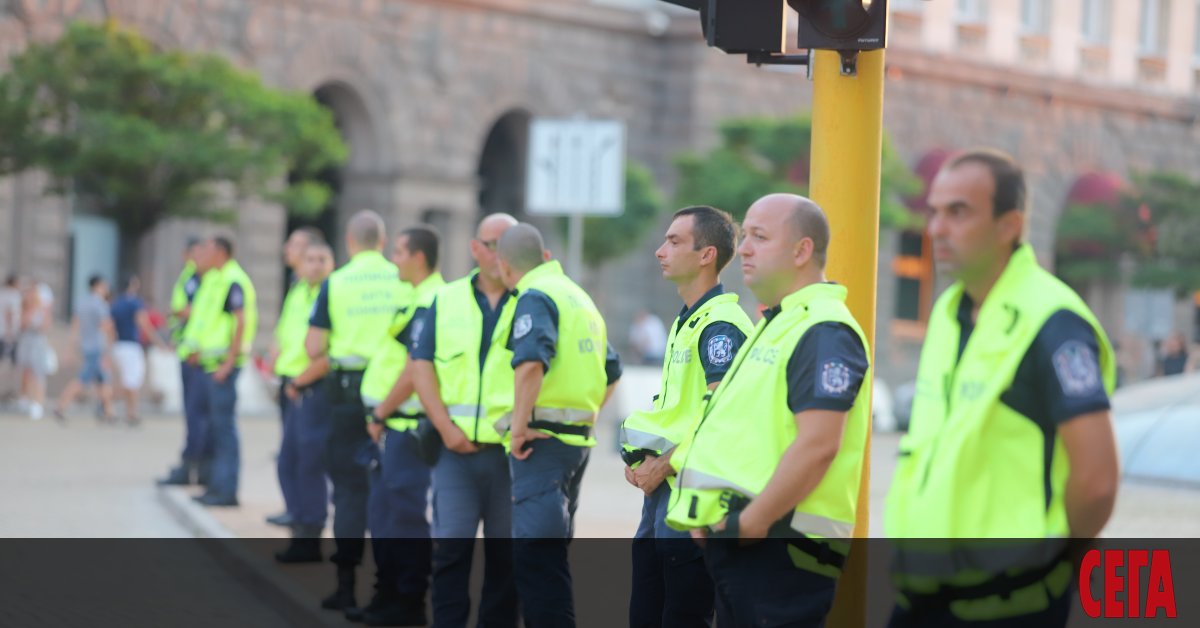 Към днешна дата общо 290 служители на Министерството на вътрешните работи