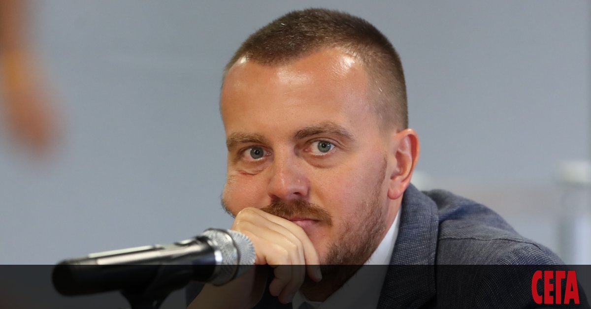 Левски е изряден платец единствено към футболистите от първия отбор