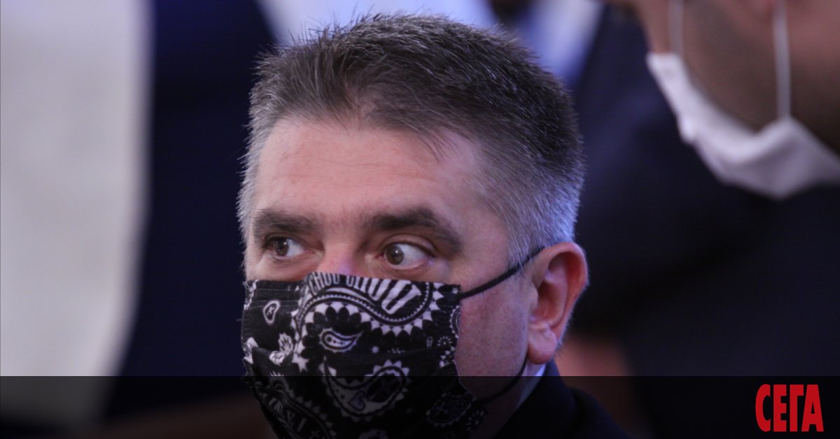 Министърът на правосъдието Данаил Кирилов единствен от ГЕРБ се осмели