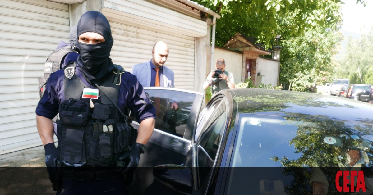 Прокуратурата обяви, че арестуваните в петък хора на Васил Божков