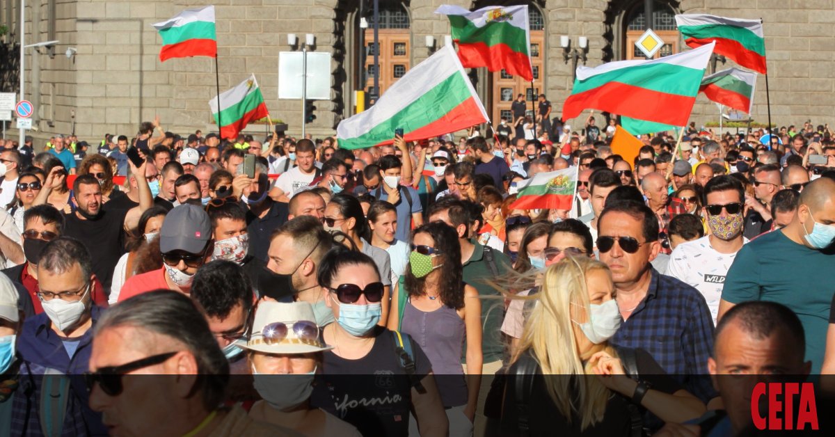 Демократичната държава използва гражданското общество като извор на идеи за