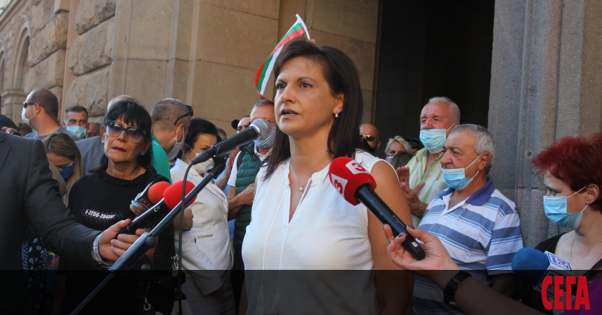 С голям екшън пред сградата на БНТ приключи 16-ият протест