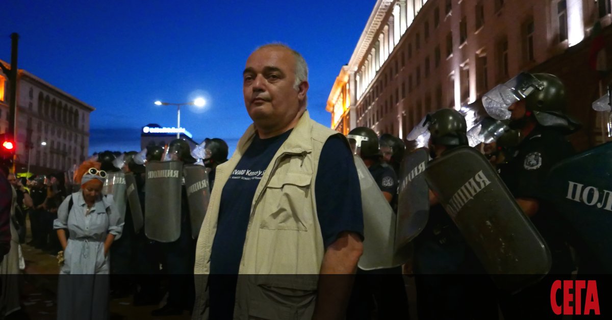 Бойко Борисов го е страх да подаде оставка, той има