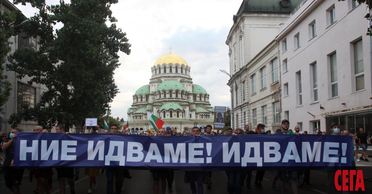 Вдъхновена от продължаващите повече от месец протести, авторката на десетки