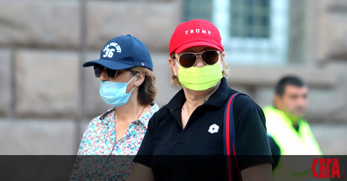 Носенето на предпазна маска остава задължително на закрити обществени места