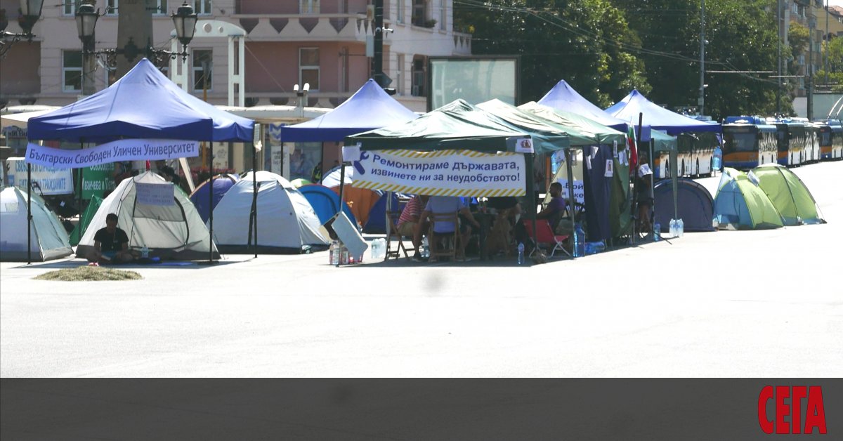 За 27-а поредна вечер жители на София излизат на протест