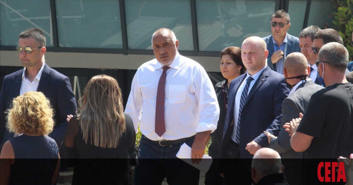 Борисов предъвка стари опорки. Станахме свидетели на една масова терапия,