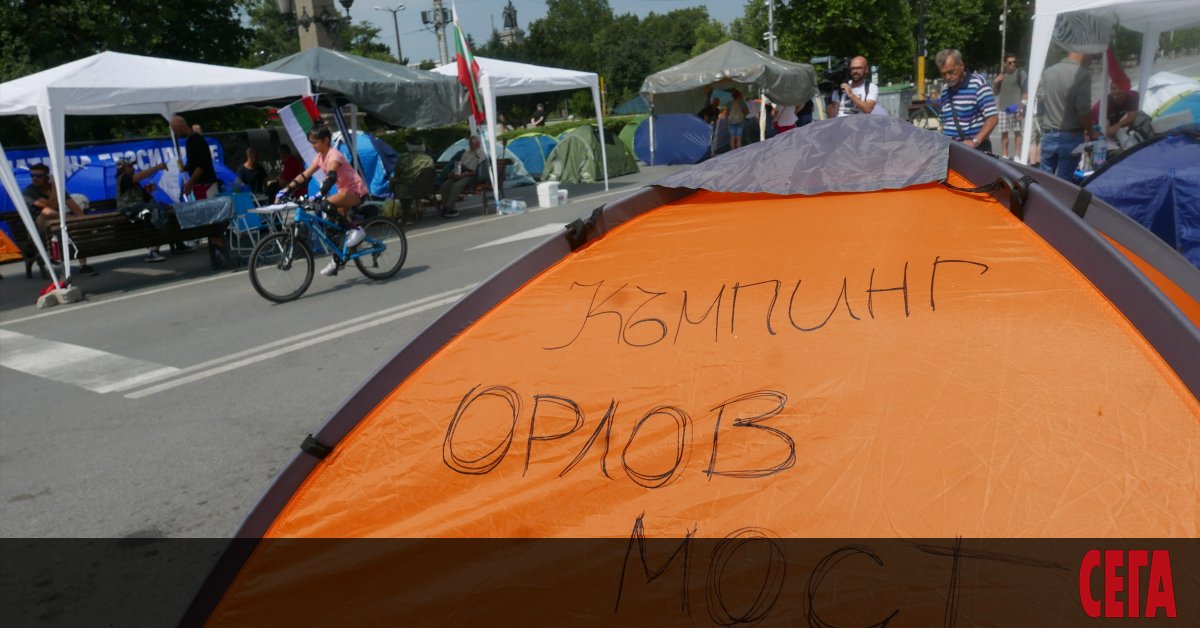 Три софийски кръстовища остават блокирани в 53-тия ден от антиправителствените