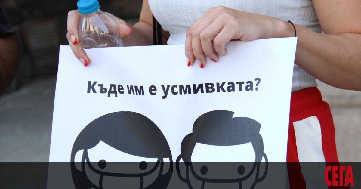 Духът на протеста е завладял нацията. Едни (даже не едни) протестират срещу