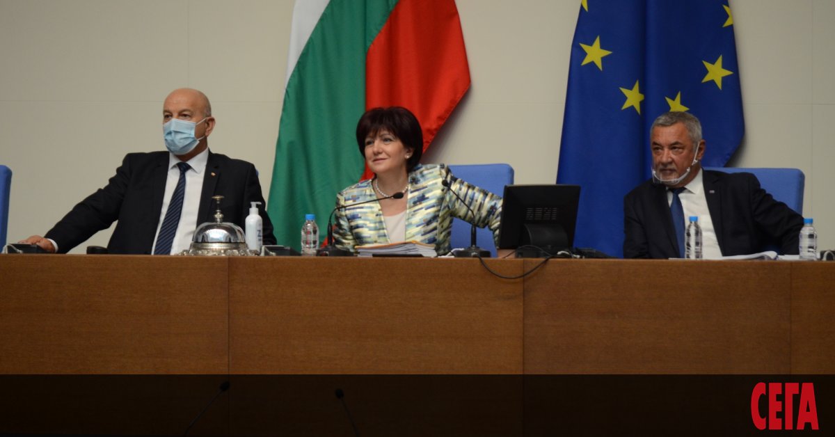 Димът от последната битка между управляващите и опозицията се разсея