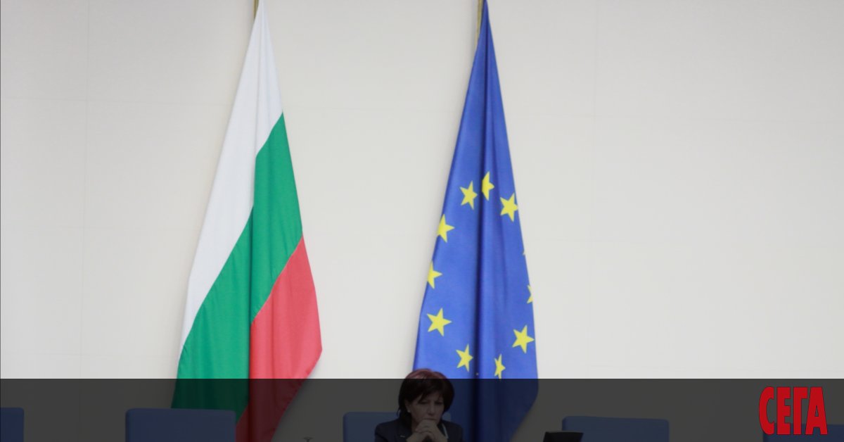 Депутатите обсъждат в пленарната зала на Народното събрание искането на