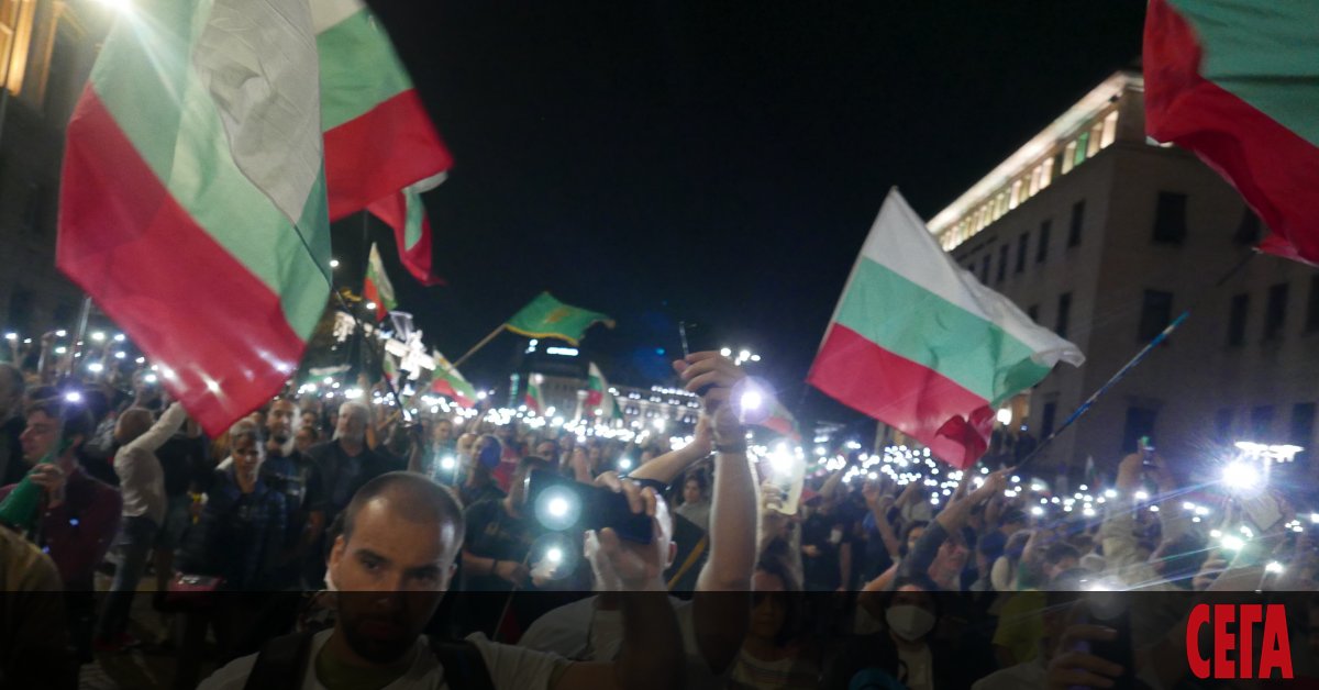 И днес протестиращите се събраха на обичайното си място –