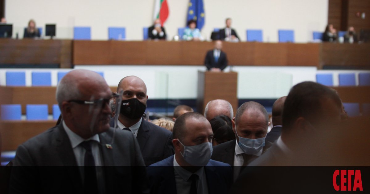 Наближаването на изборите винаги се усеща в работата на Народното