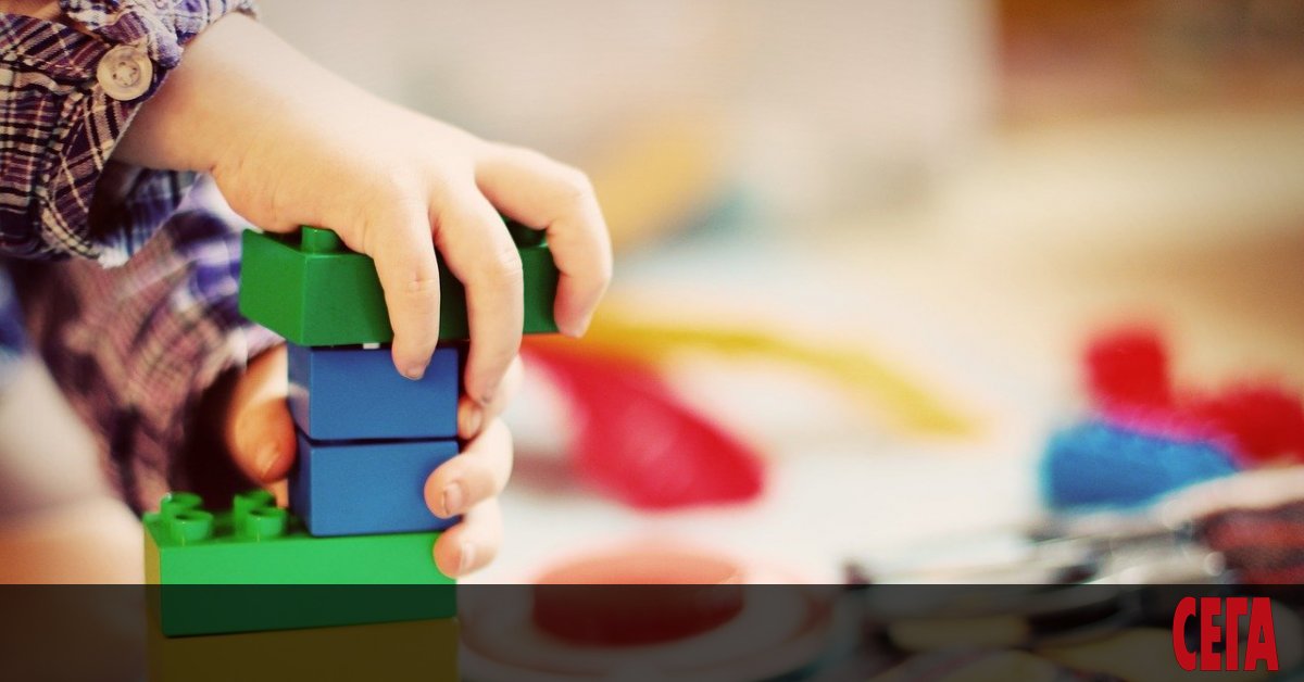 Пропадна част от пода във фоайето във варненска детска градина