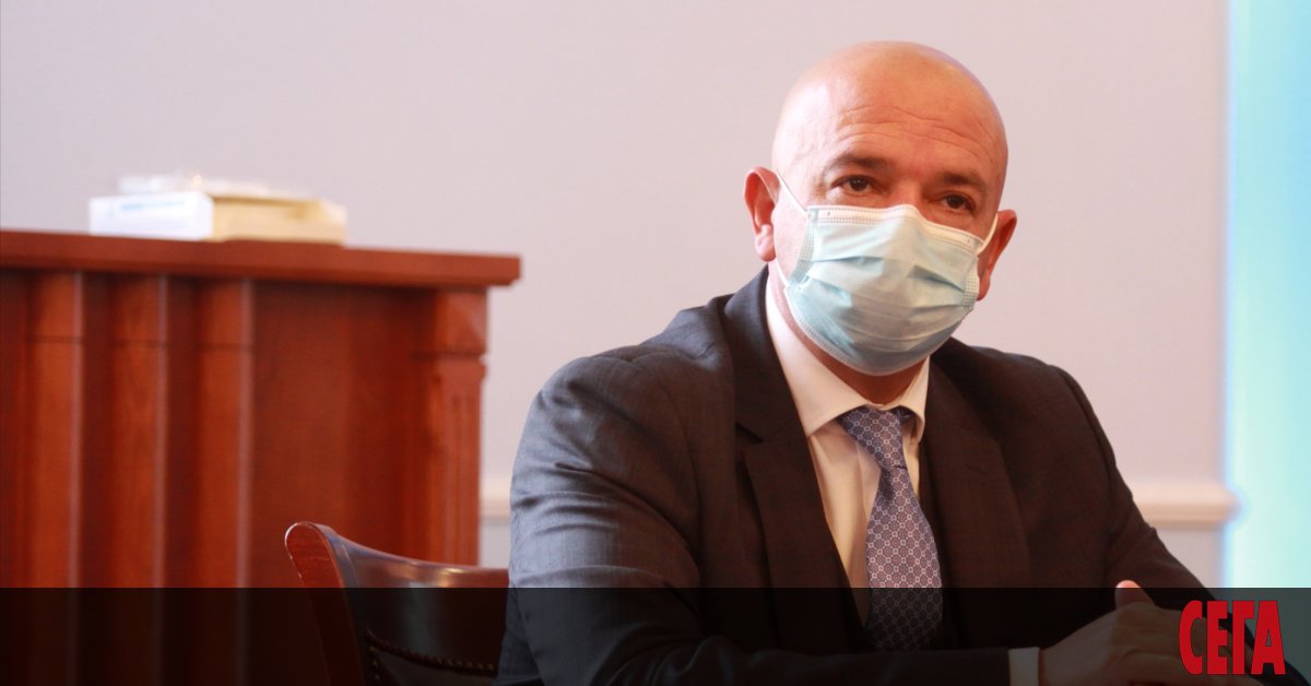 До момента 47-48% от служителите на първа линия в здравната