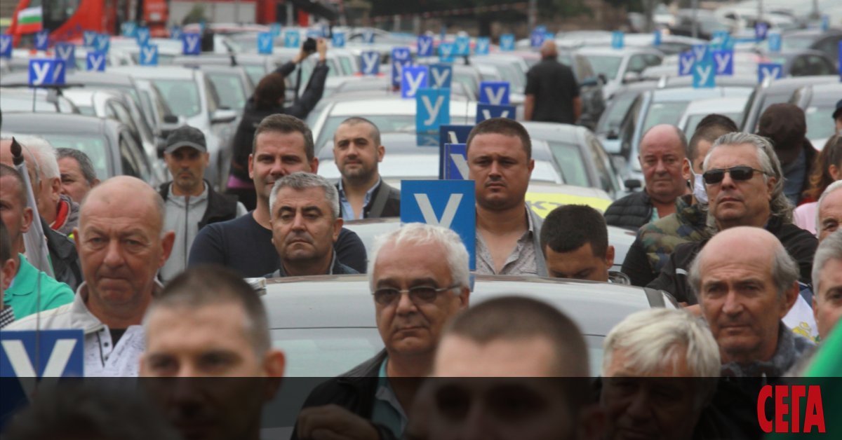 Планираният за днес по обяд протест на автоинструкторите бе отменен в