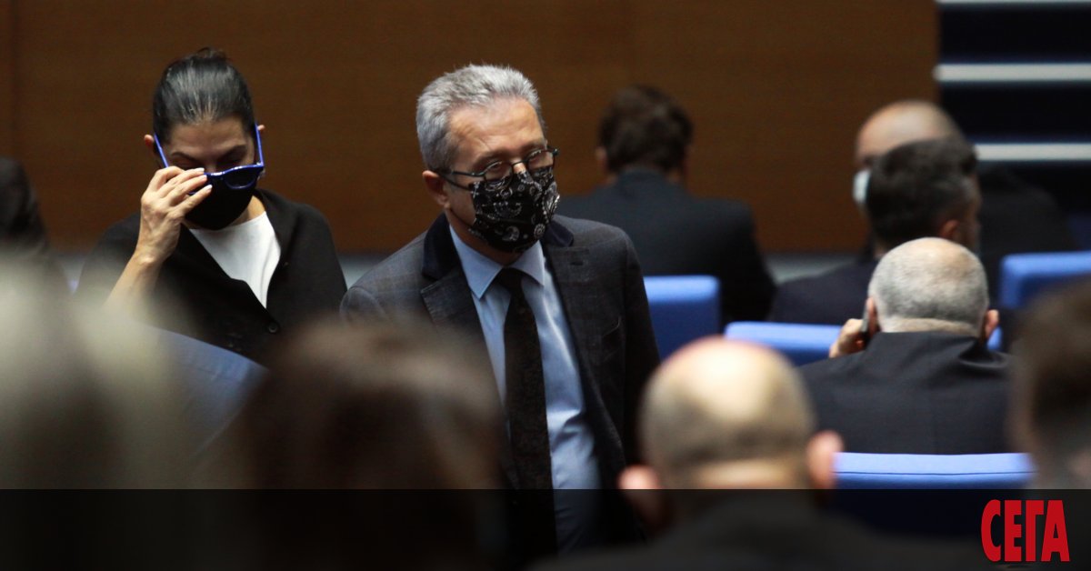 След като само преди два дни управляващи и опозиция единодушно