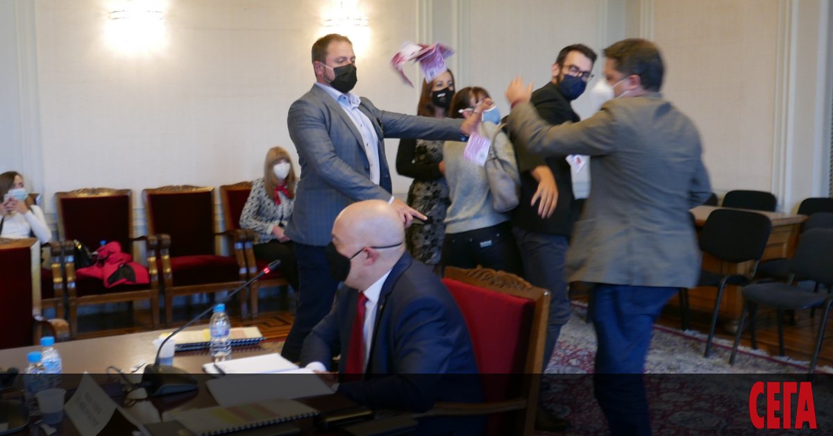 Главният прокурор Иван Гешев отказа да отговоря на въпроси по