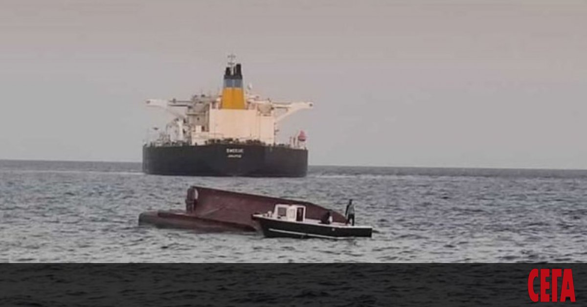 Танкер, плаващ под гръцки флаг, се е сблъскал с турски