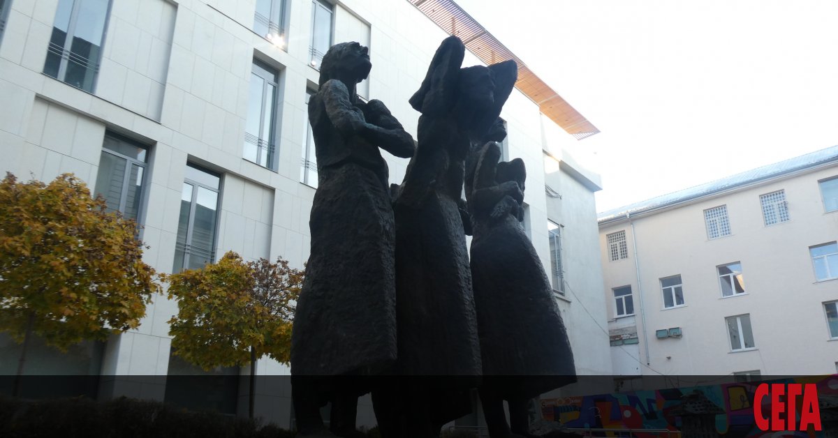 Галериите и изложбените зали са по-безопасно място от театрите, където