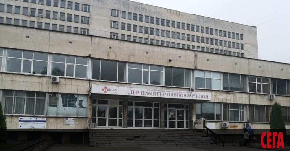 Много болници в страната продължават да изнемогват. Пациентите с коронавирус