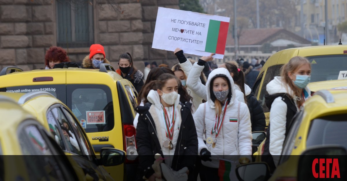 Поскъпването на таксиметровите услуги вече започва - в разгара на