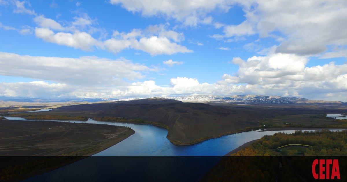 Корабът Матросов потегля с гръм и трясък, но после следва не